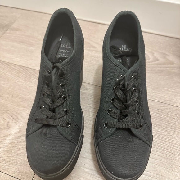 Shellys platforms - Picture 2 of 2